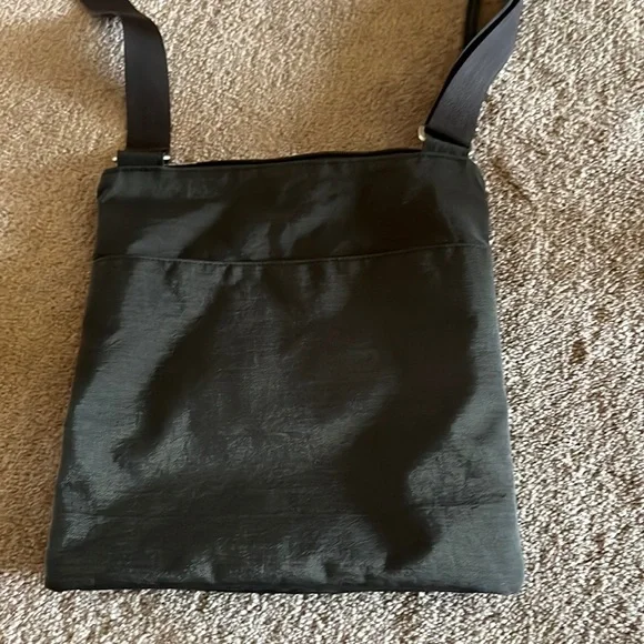 Baggalini travel crossbody - Picture 2 of 4